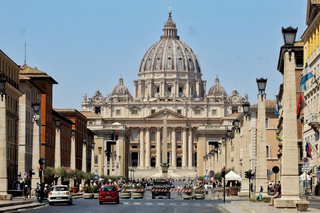 saint-peters-square-7350292_1280